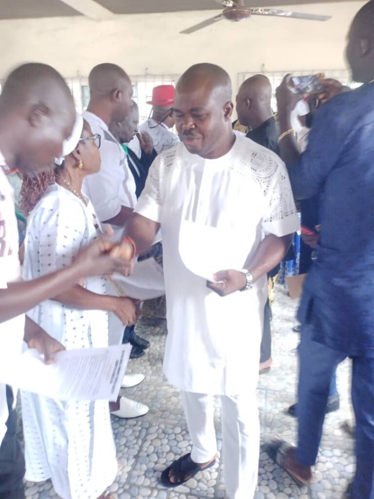 Chief Egbenana sworn in as President General Oteri Community, woo for cooperation from indigenes