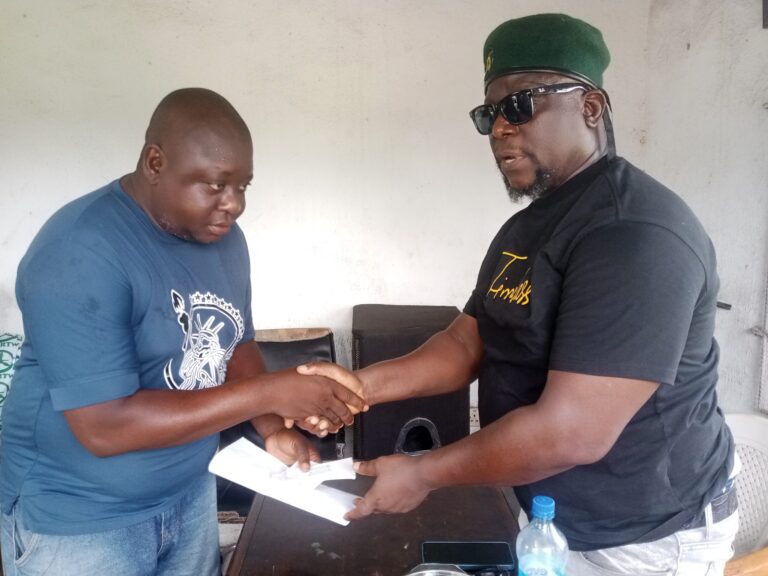 Comrade Olokpa Inaugurate Ekiugbo, Otovwodo, Ogor Tipper Units