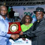 Ogbuku Presents Service Award to Ekade 1