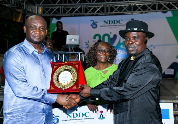 Ogbuku Presents Service Award to Ekade 1